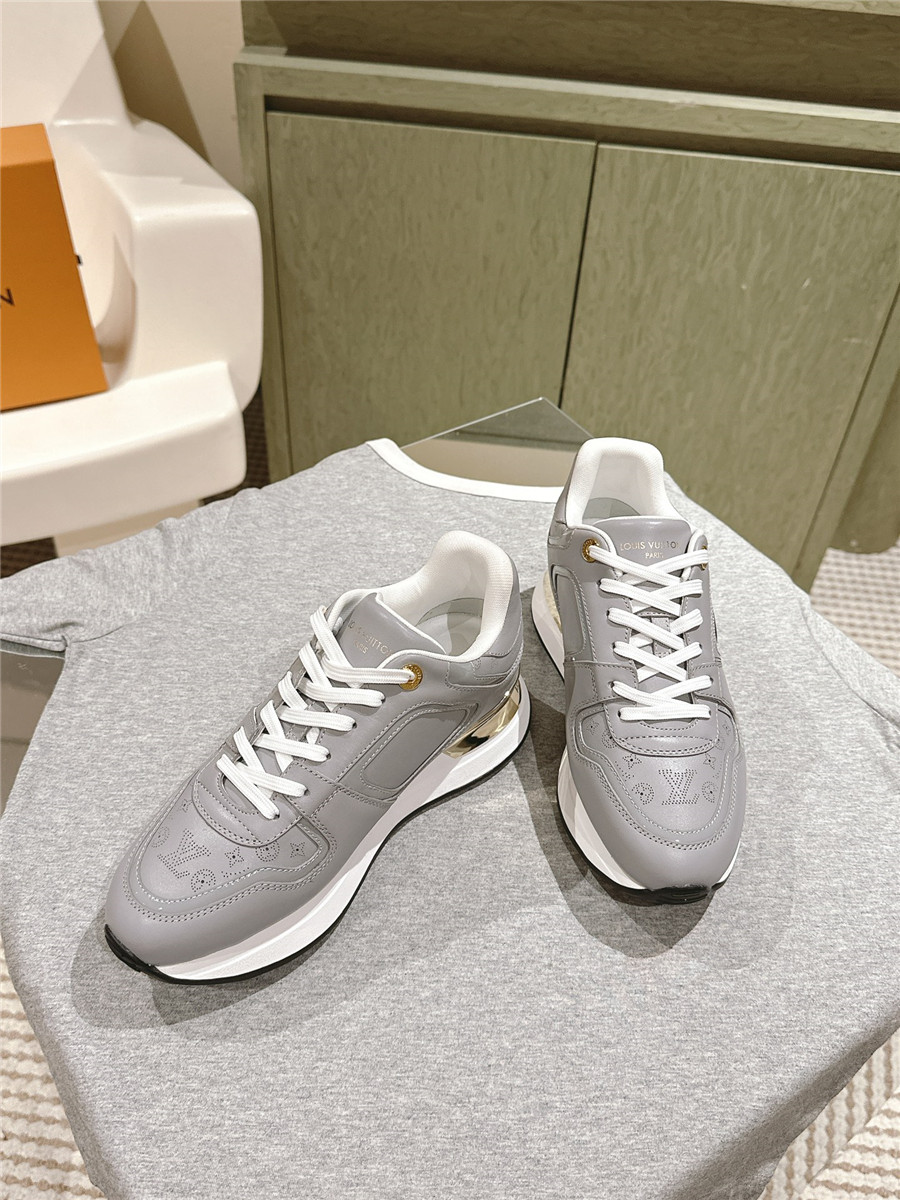 l0vis Vvtt0n lv women runaway sneakers