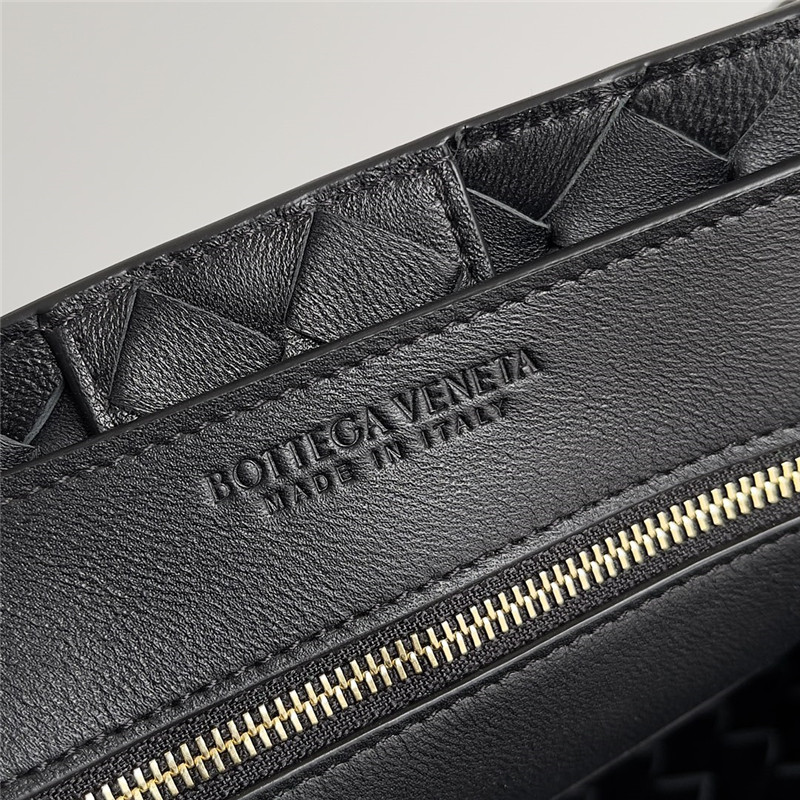 B0tt*ga andiamo medium bag in black