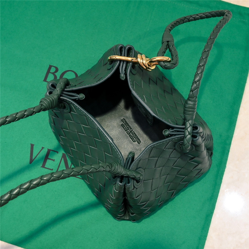 b0tt*ga Ven*ta parachute leather shoulder bag