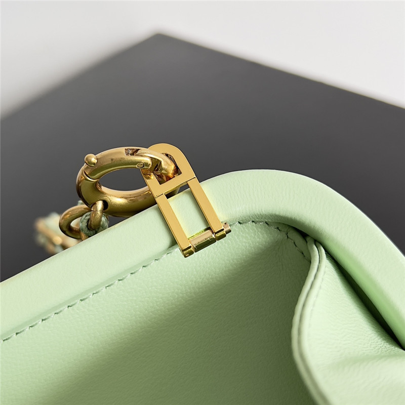 b0tt*ga Ven*ta green knot clutch bag