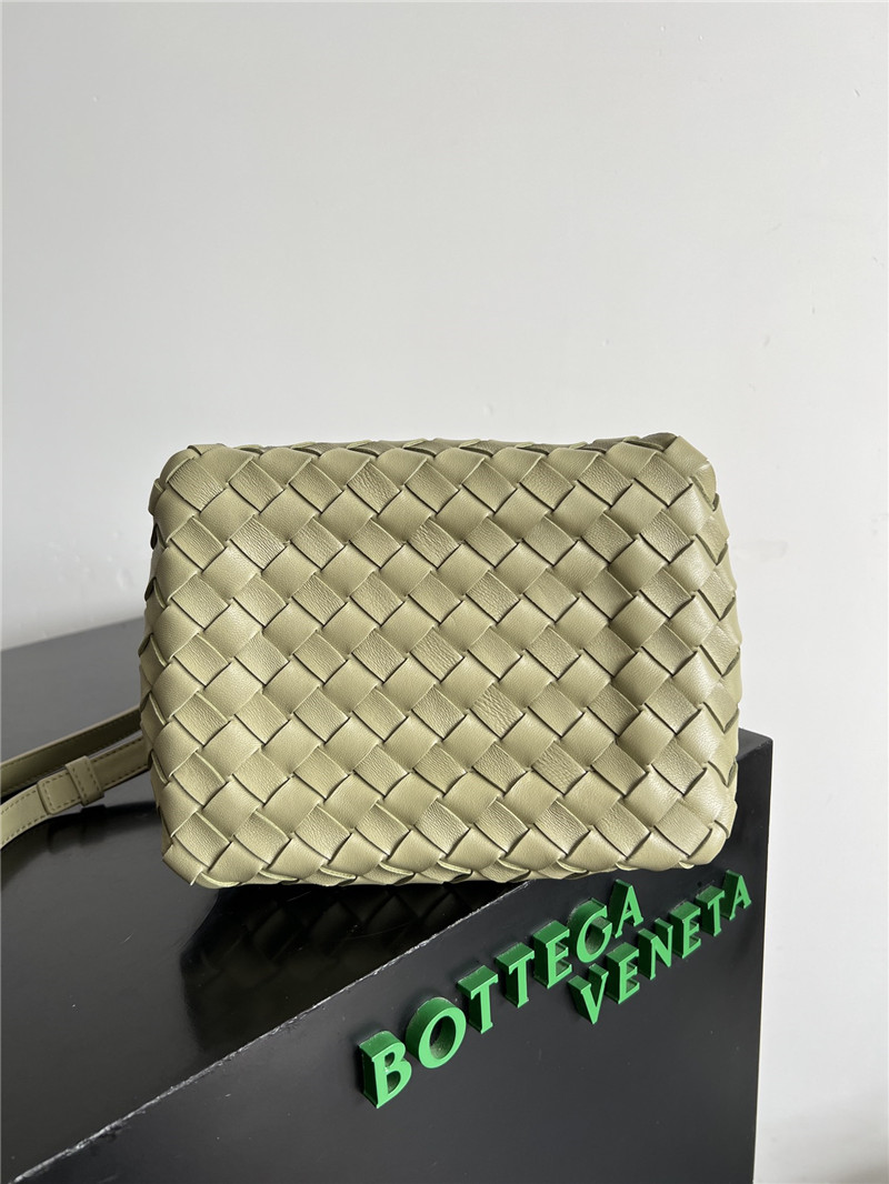 b0tt*ga Ven*ta small andiamo parachute bag in green