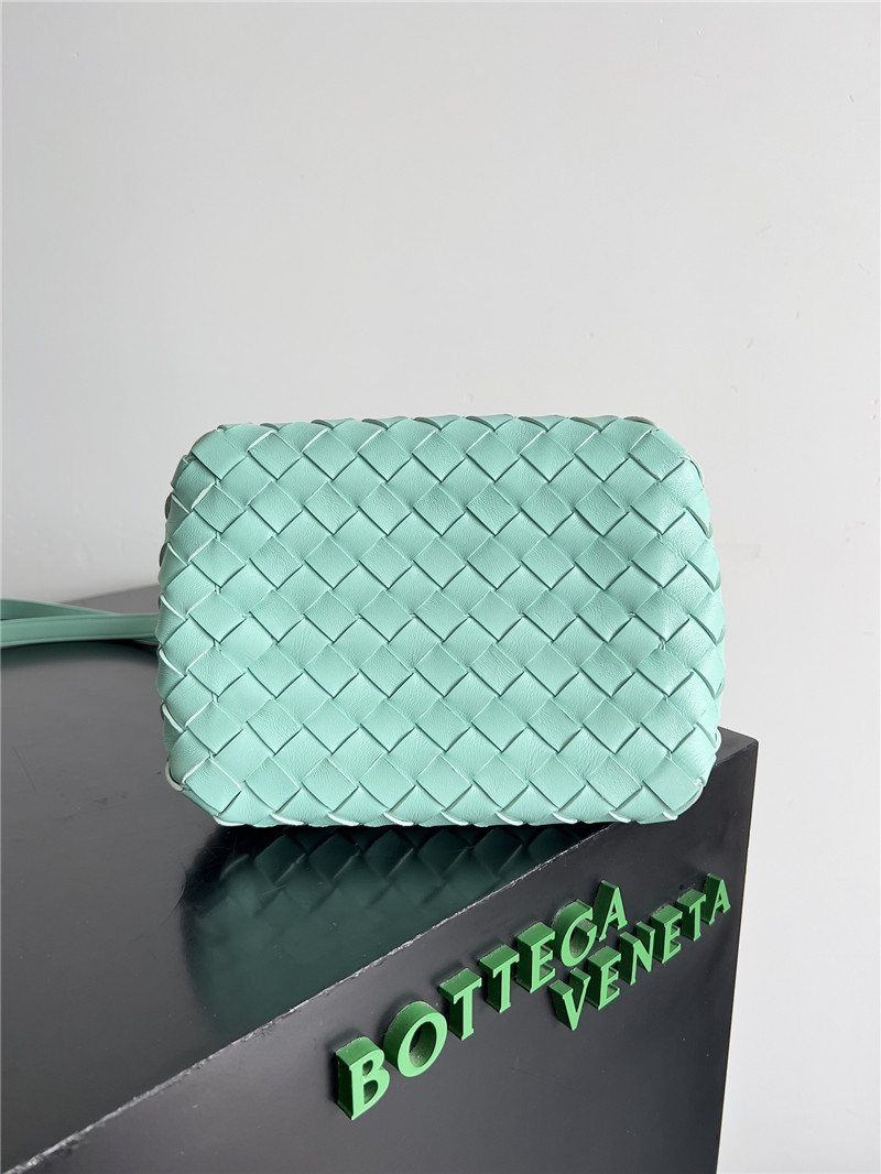 b0tt*ga Ven*ta small andiamo parachute bag in blue