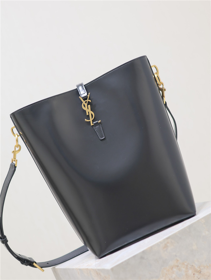 Y51 le5a7 hobo bag