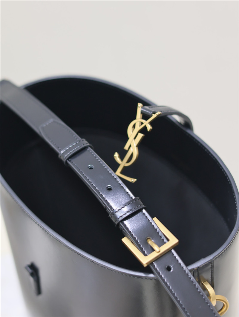 Y51 le5a7 hobo bag