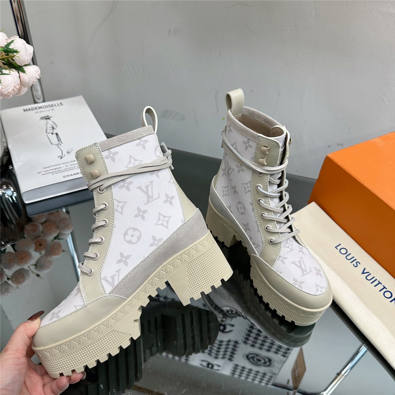l0vis Vvtt0n monogram laureate platform desert boots