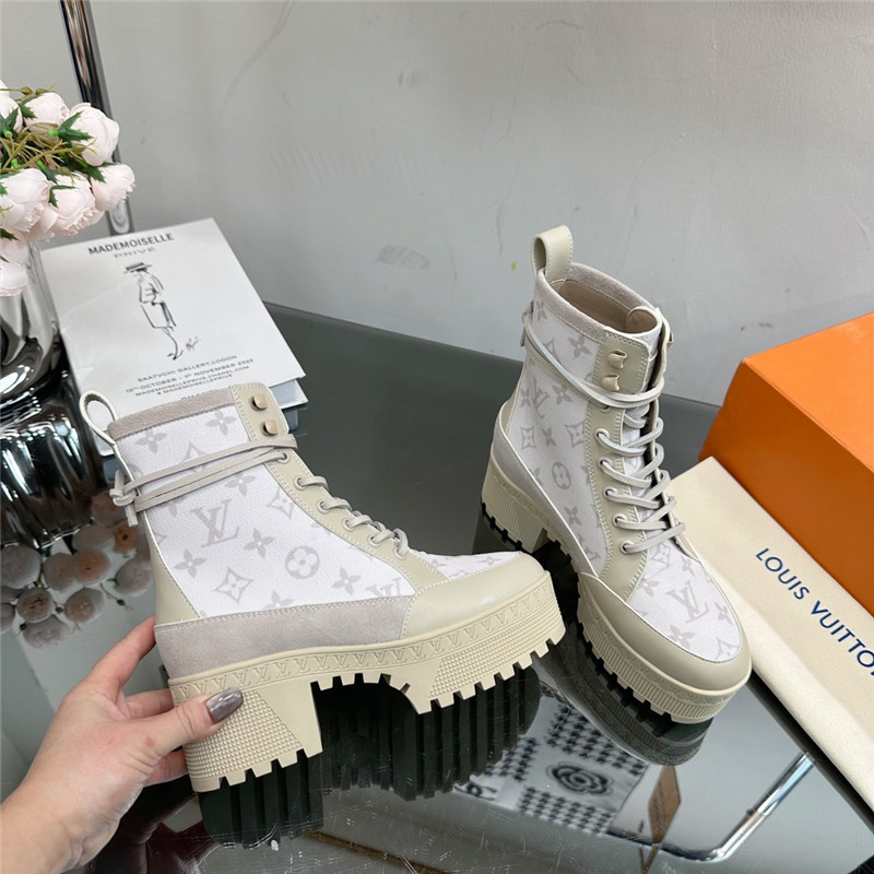 l0vis Vvtt0n monogram laureate platform desert boots