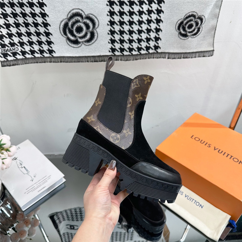 l0vis Vvtt0n suede laureate platform boot