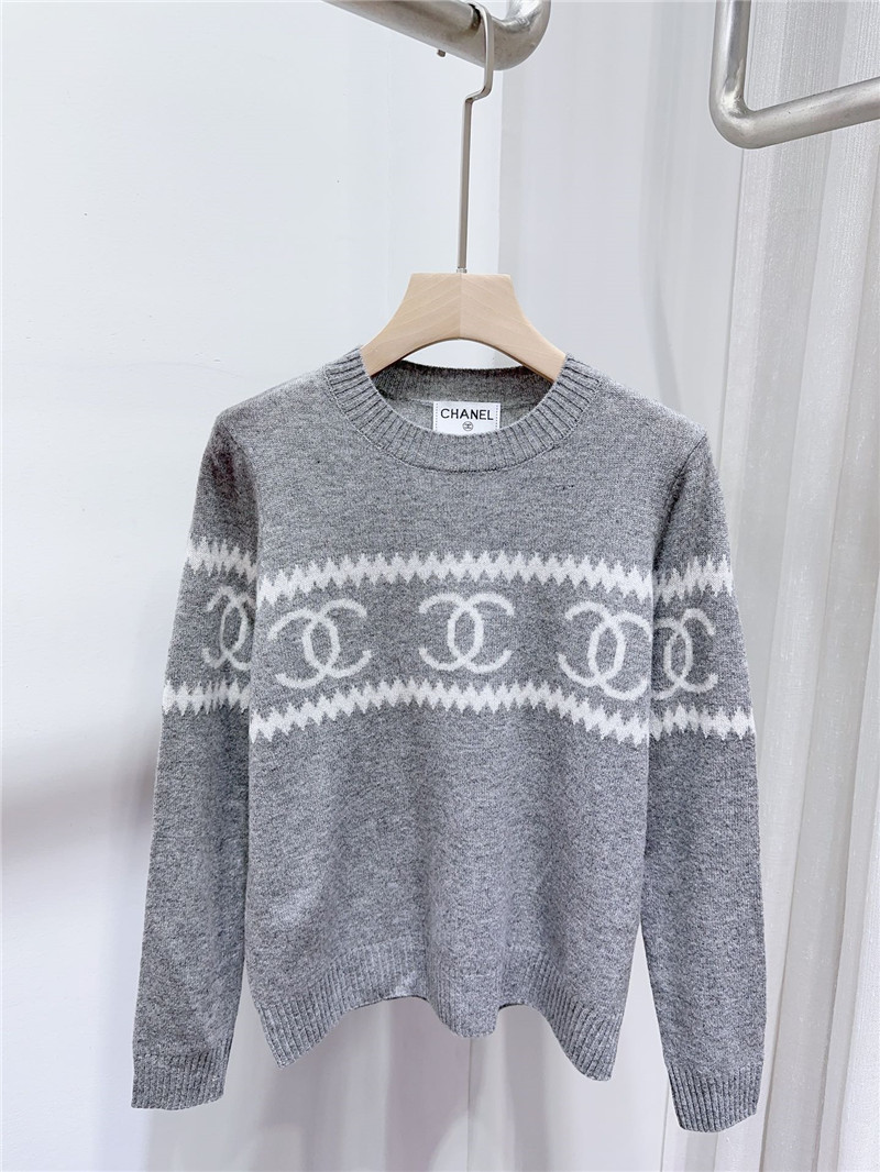 Ch**el logo cashmere sweater in elegant grey
