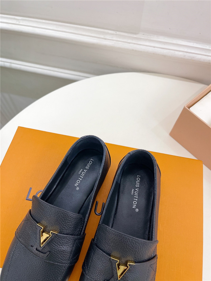 l0vis Vvtt0n lv flat loafers