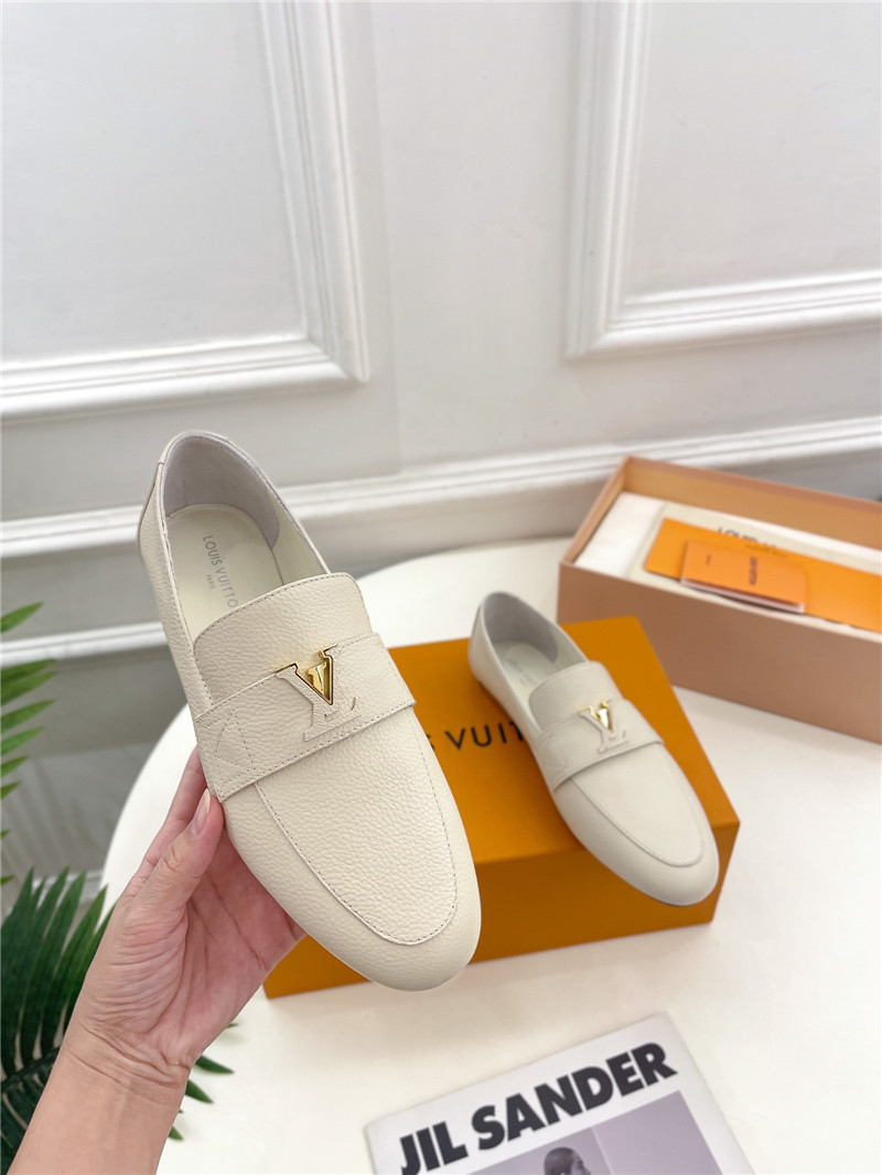 l0vis Vvtt0n lv flat loafers