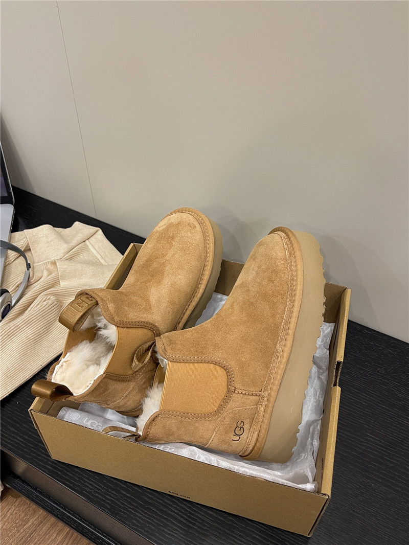 UGG Neumel Platform Chelsea Boot