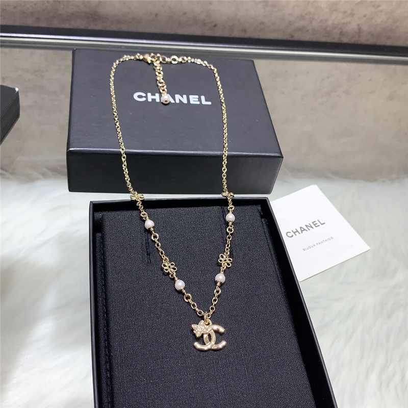 Ch**el mini flower c necklace