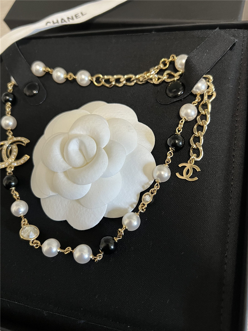Ch**el Ch**el black and white pearl necklace