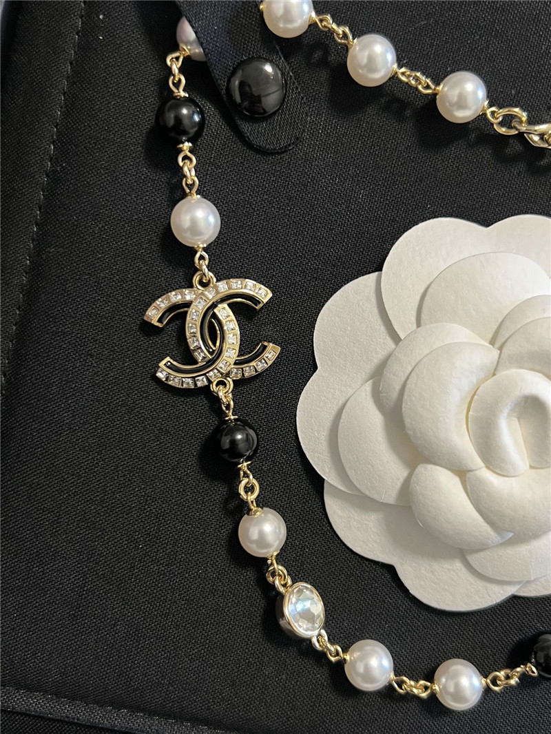 Ch**el Ch**el black and white pearl necklace