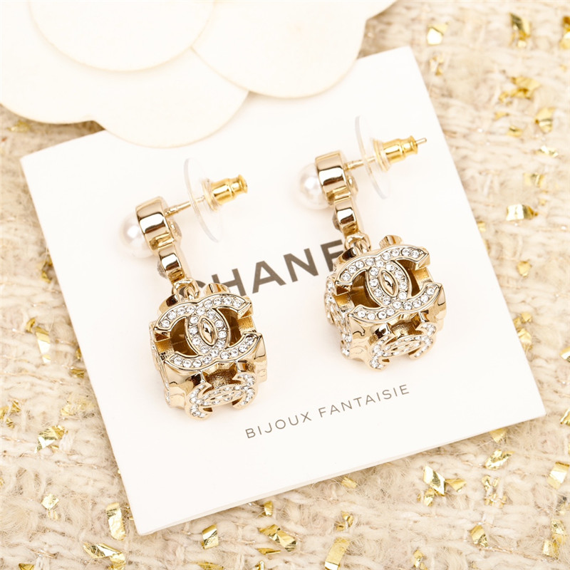 ch**el full D1am0nd sieve double c earrings