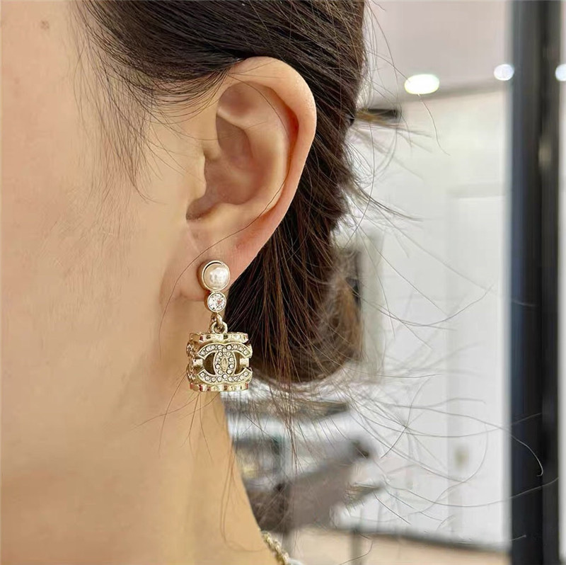 ch**el full D1am0nd sieve double c earrings