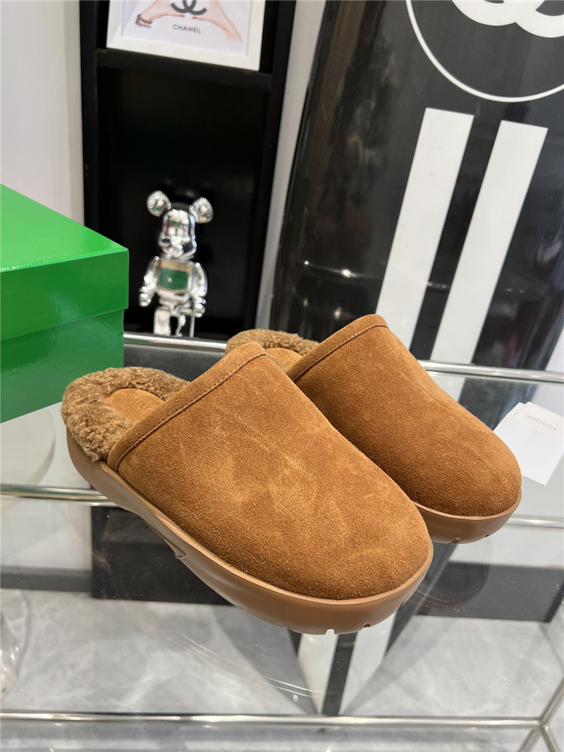 b0tt*ga Ven*ta round toe snow boots fur slides