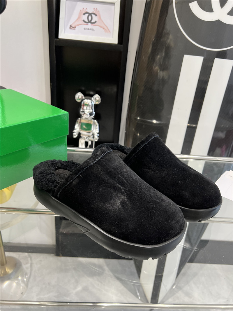b0tt*ga Ven*ta round toe snow boots fur slides