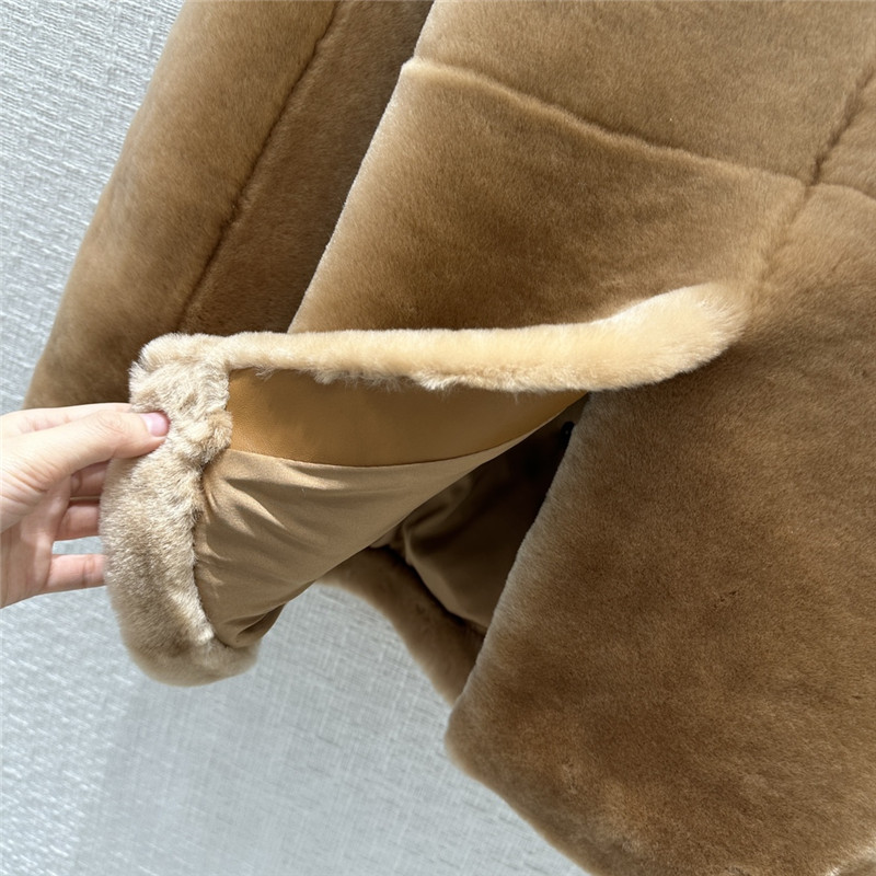 M1um1u double-breasted short and medium fur coat