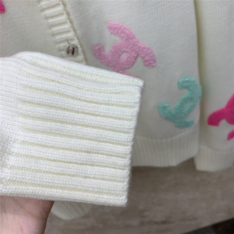 Ch**el colorful logo v-neck cardigan white