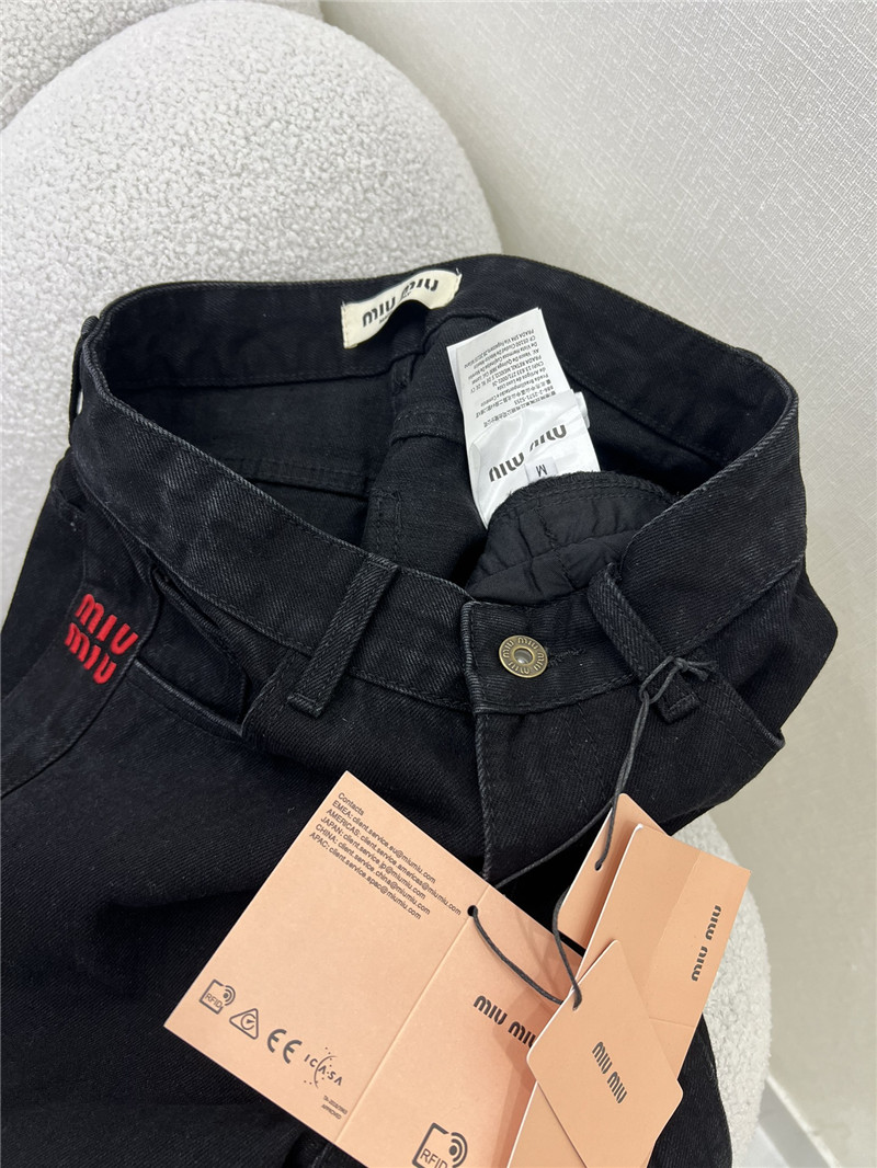 M1um1u embroidered letter logo trousers on the side
