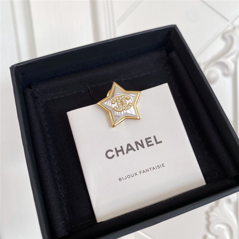 ch**el star full D1am0nd double c brooch