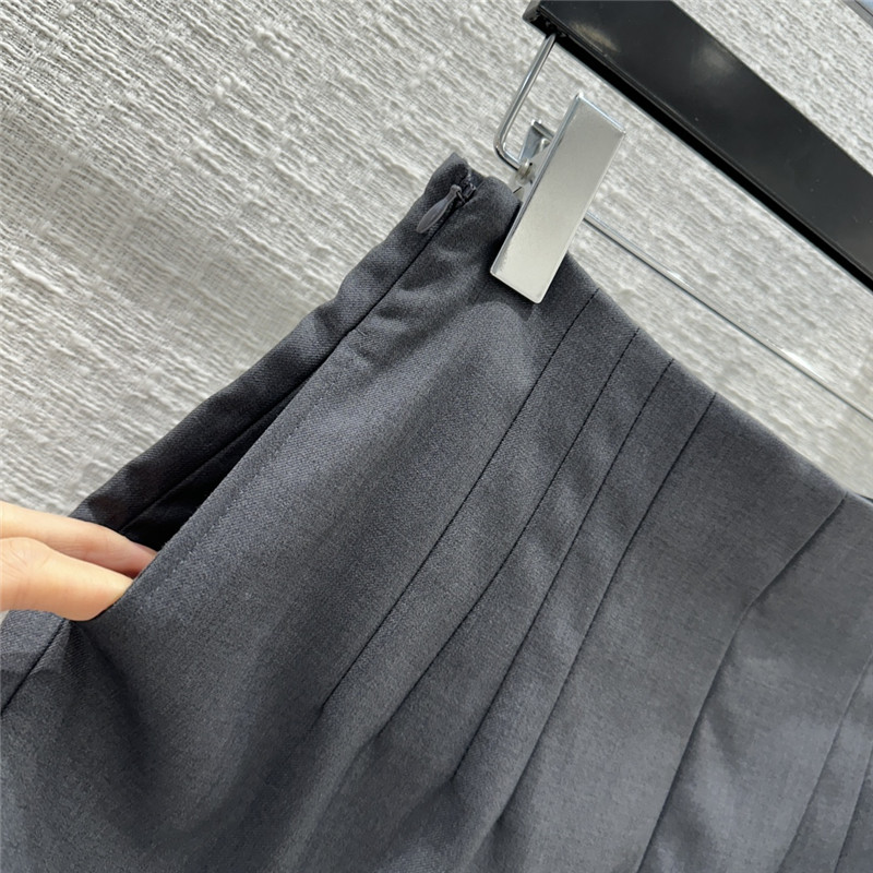 Pra*a premium gray vest shorts suit