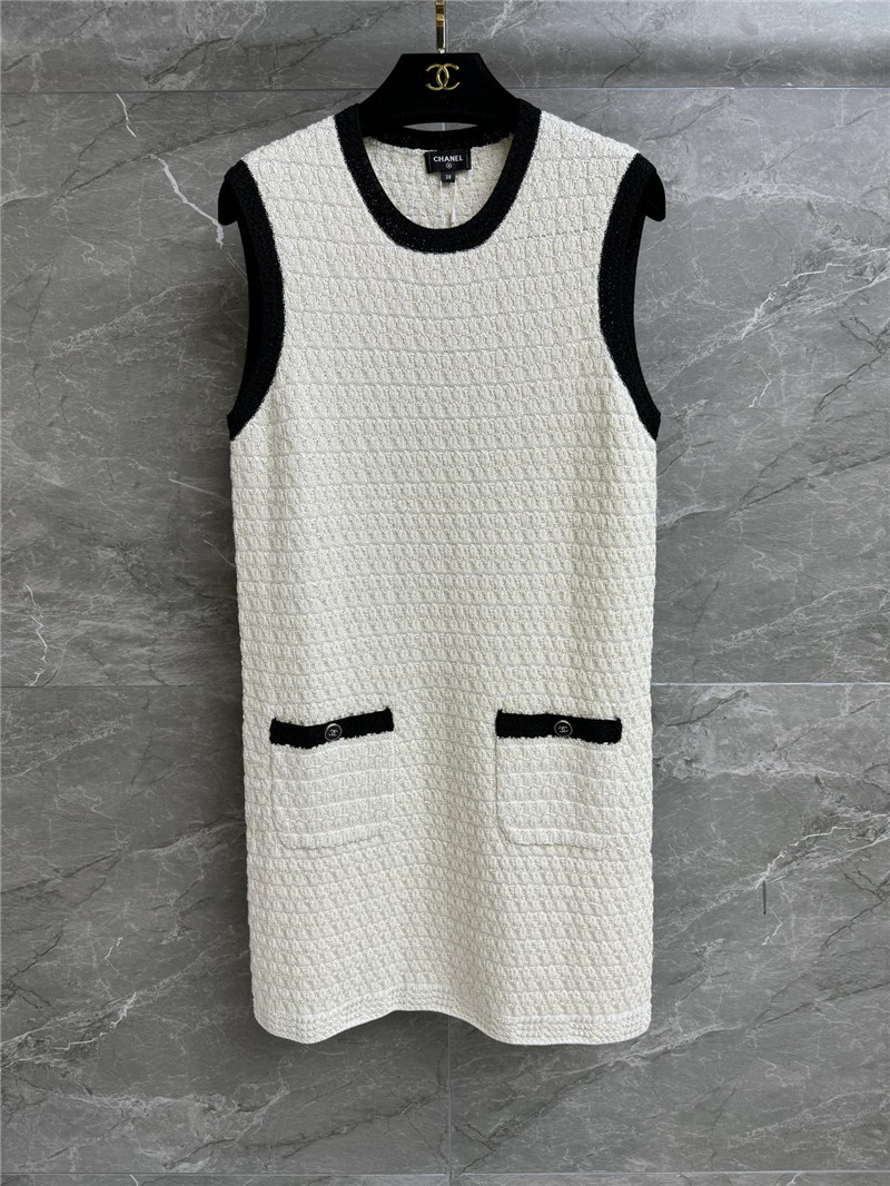Ch**el sleeveless knitted skirt