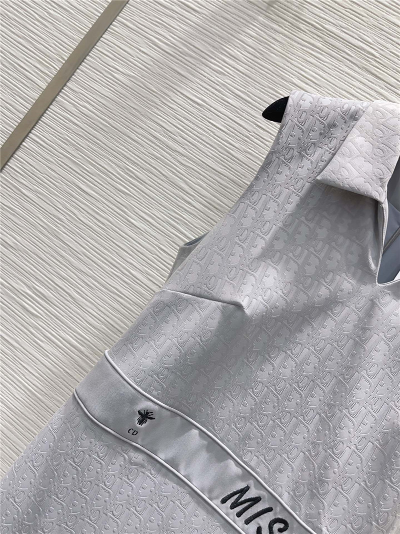 D10r vest dress
