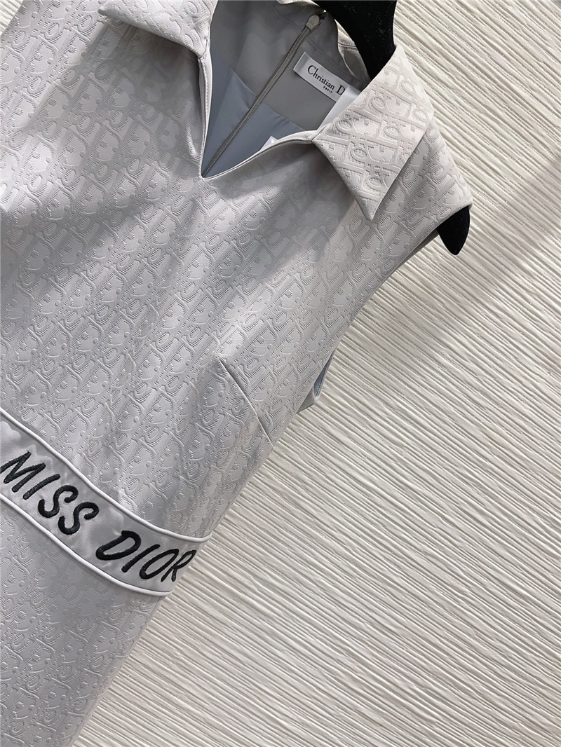 D10r vest dress