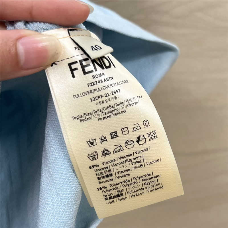 F**di embossed ff letter three-dimensional logo top