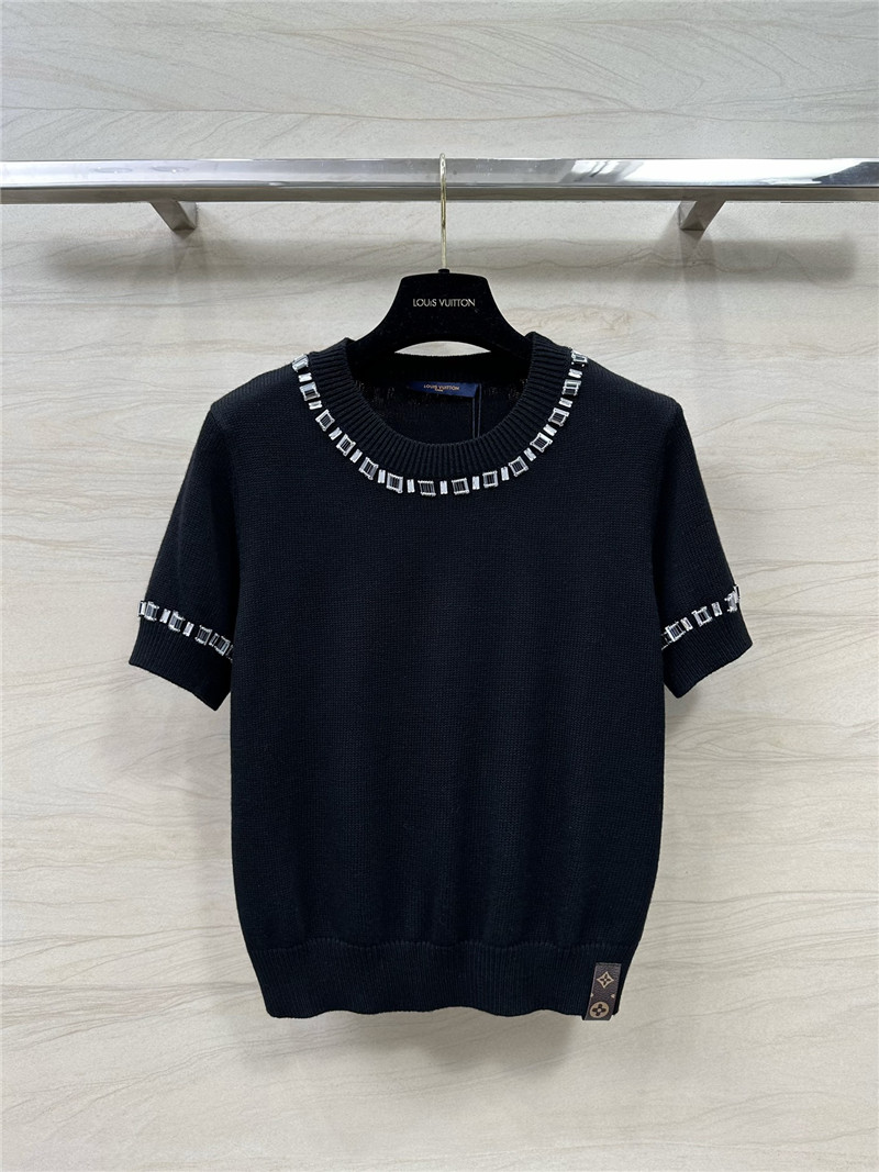l0vis vvtt0n lv round neck square D1am0nd trim design top