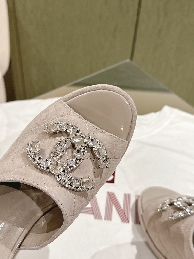 ch**el horseshoe heel D1am0nd logo slippers
