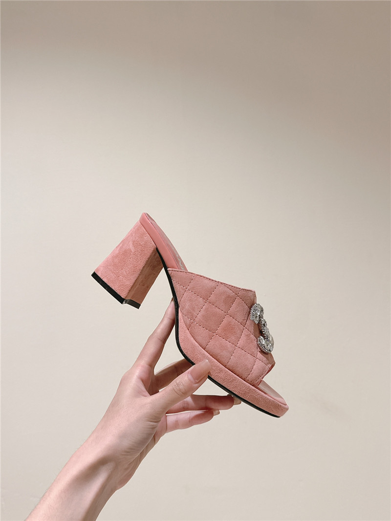 ch**el horseshoe heel D1am0nd logo slippers