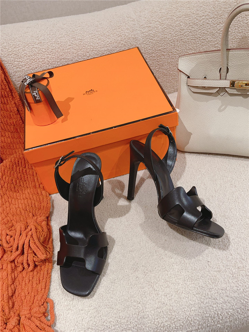 H**me5 new sandals