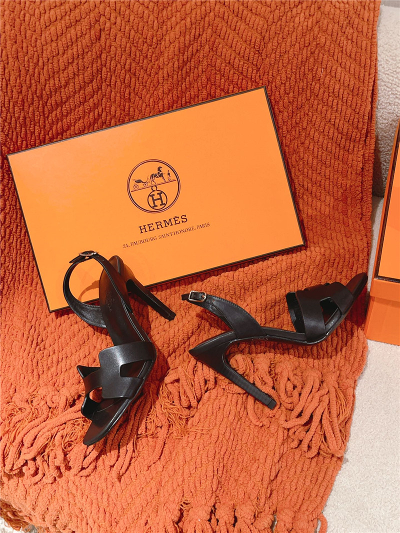 H**me5 new sandals