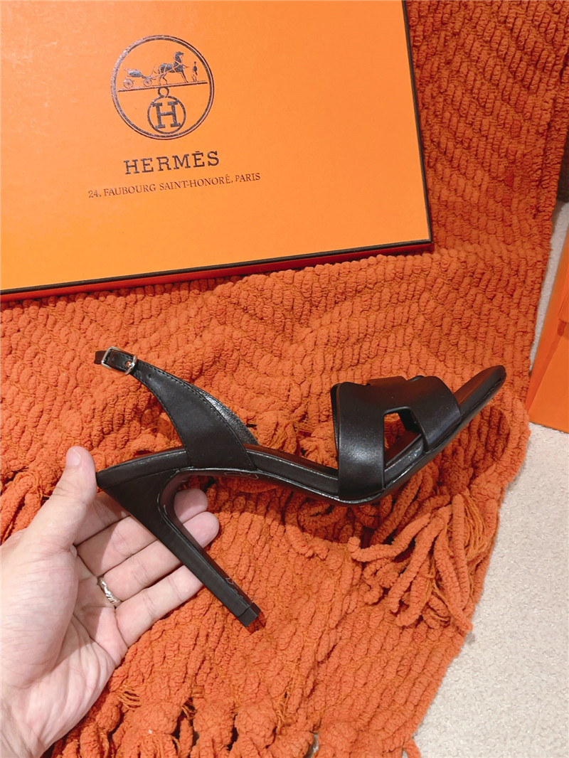 H**me5 new sandals