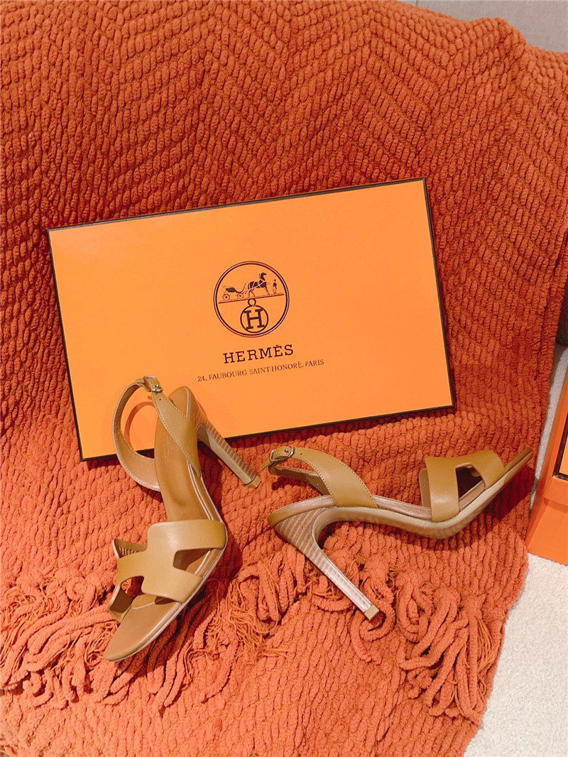 H**me5 new sandals