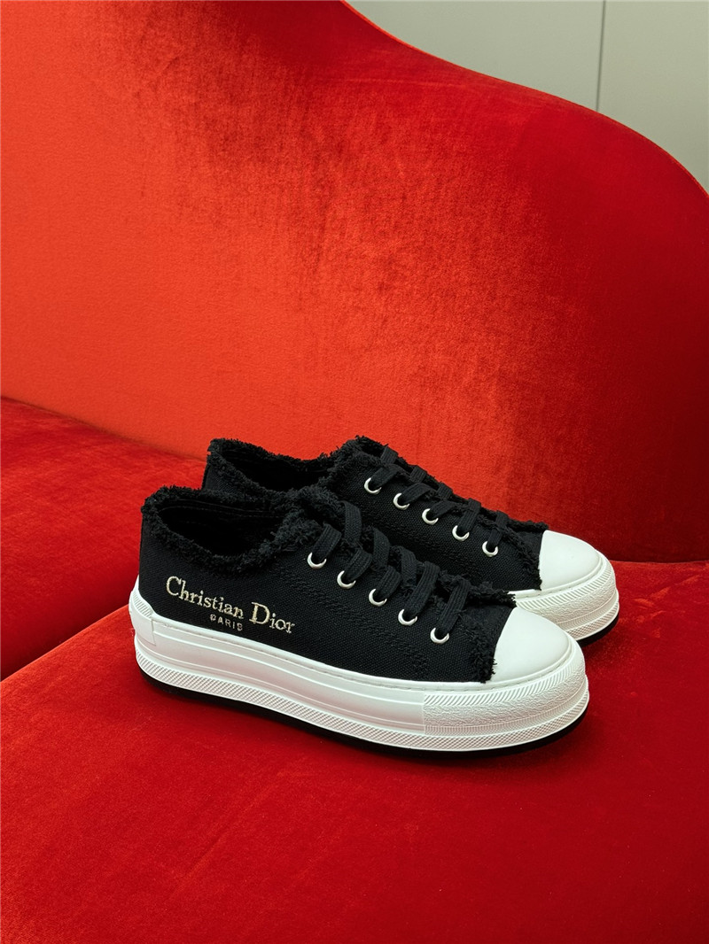 D10r women’s black platform sneakers
