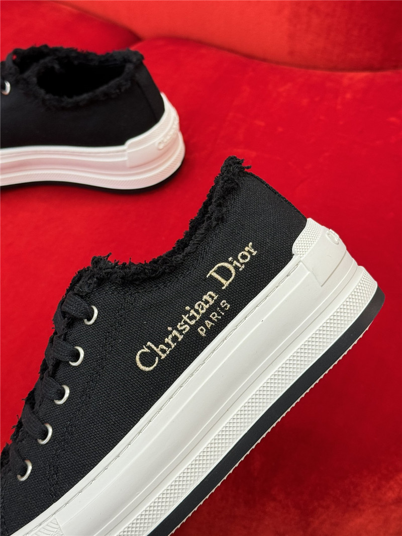 D10r women’s black platform sneakers