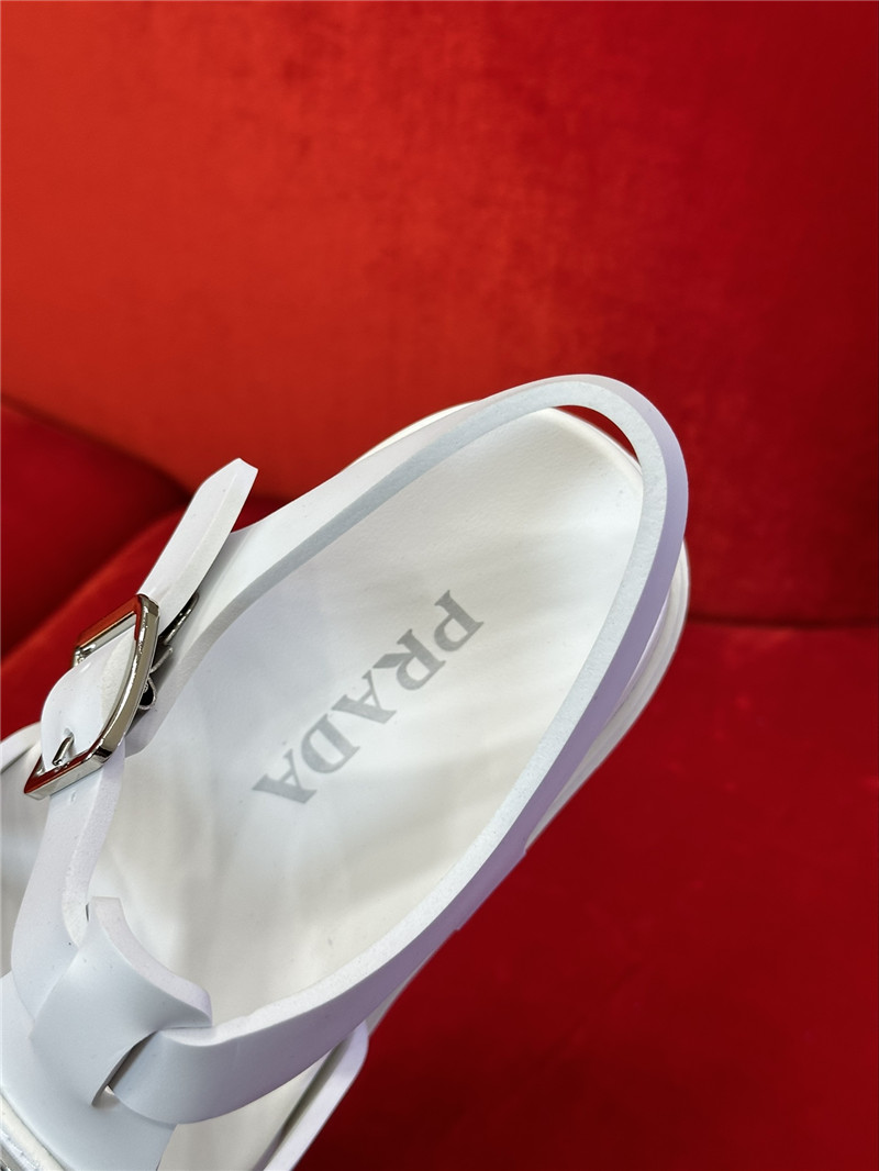 Pra*a roman sandals