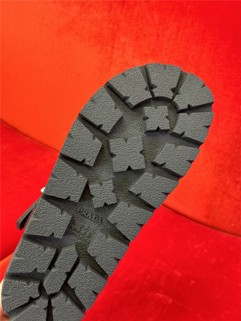 Pra*a roman sandals
