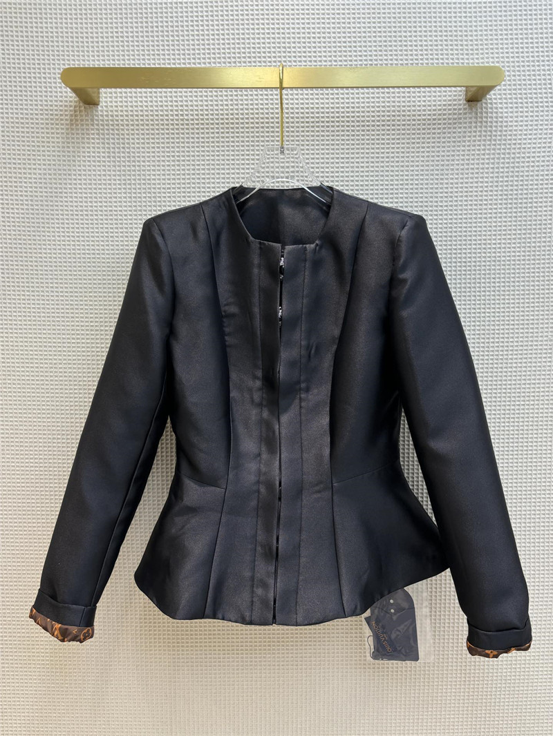l0vis vvtt0n lv single breasted D1am0nd button waist suit