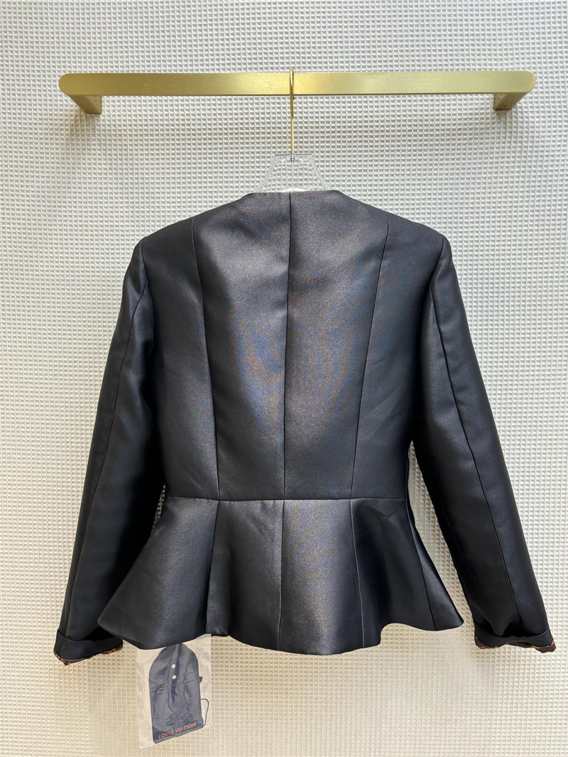 l0vis vvtt0n lv single breasted D1am0nd button waist suit