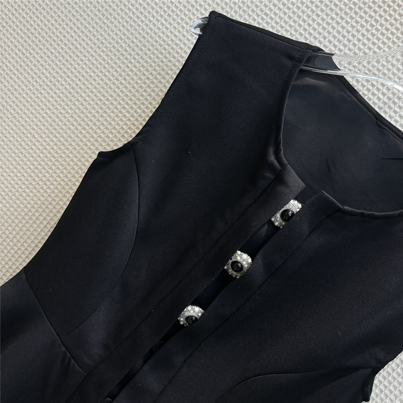 l0vis Vvtt0n lv gem-encrusted button-embellished dress