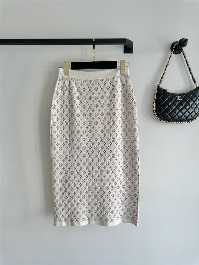 l0vis Vvtt0n lv sweater + high-waisted slim skirt suit