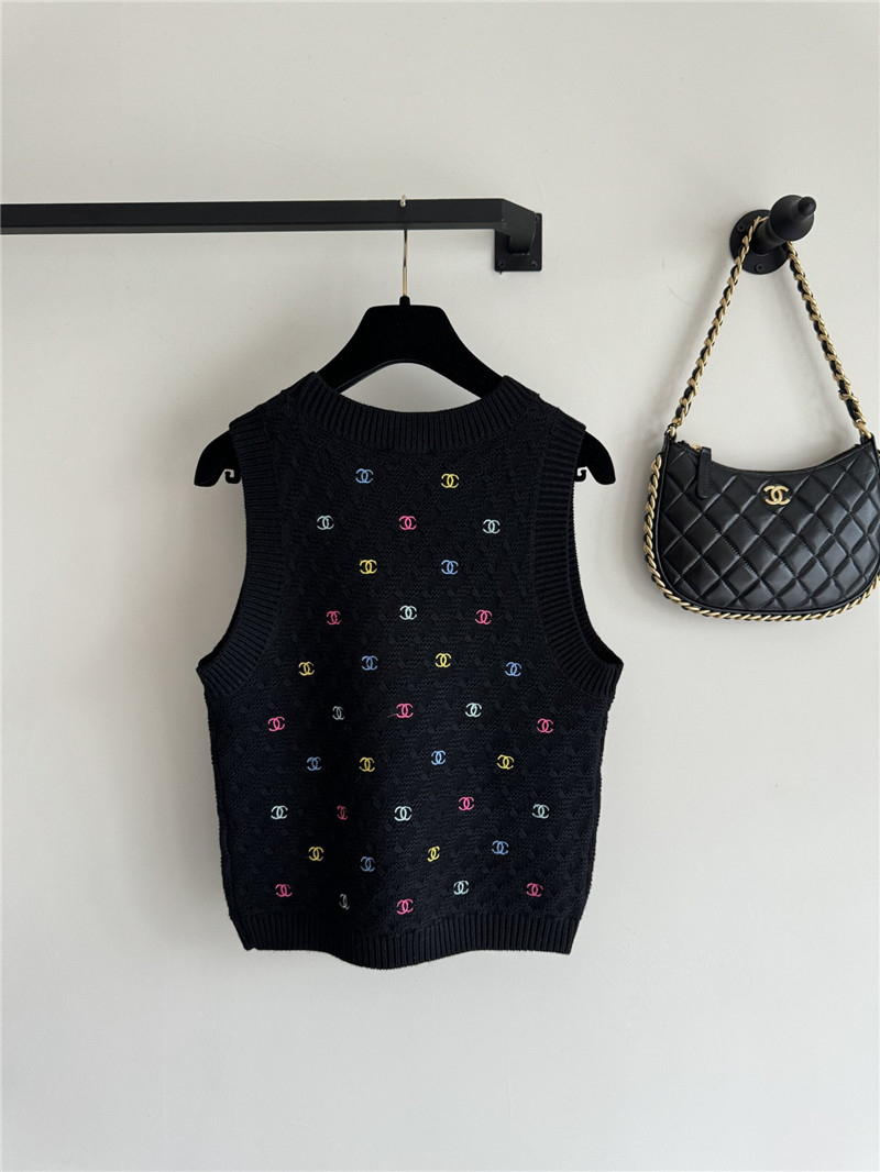 Ch**el colorful full logo vest black