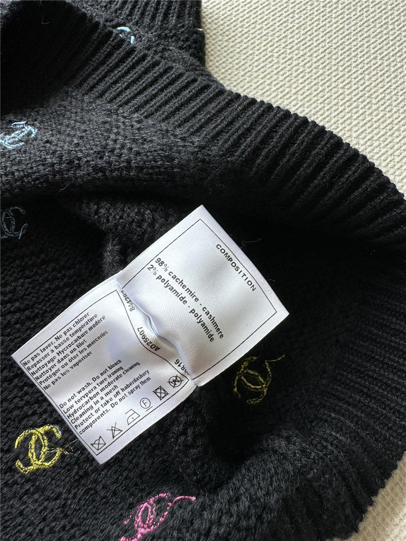 Ch**el colorful full logo vest black