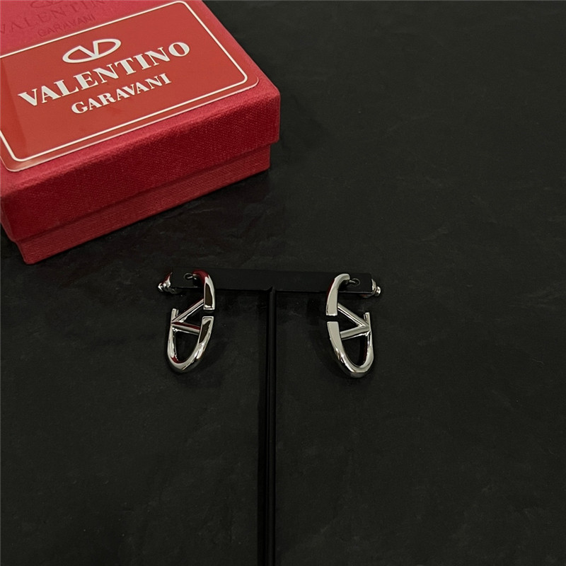 Va1e*ntin0 new earrings