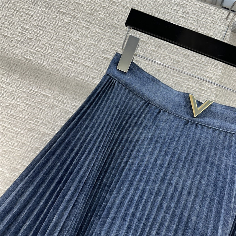 Va1e*ntin0 ach**elordion pleated denim skirt replica d&g clothing